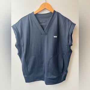 Figs Mira FORMx V-Neck Scrub Top in Navy, Size Large